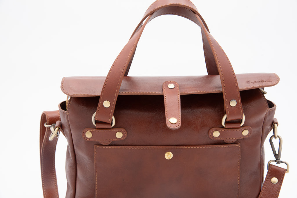 Dettaglio zip e chiusura borsa VALIGETTA pelle concia vegetale ISPIRAZIONE
